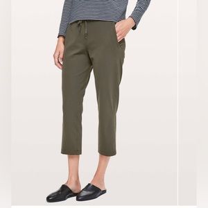 Lululemon On the Fly Crop 23”, Size 4 Dark Olive
